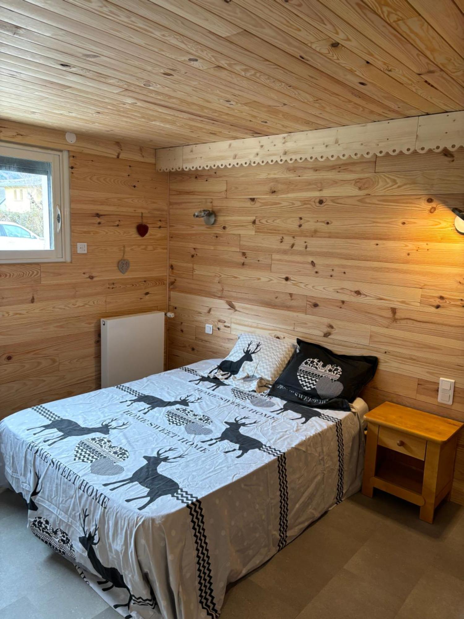 L'Oursiere A Saint Mamet Apartman Kültér fotó